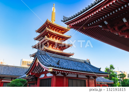 浅草寺 宝蔵門と五重塔 浅草寺 宝蔵門と五重塔 132191815