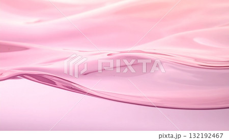 高級感ある潤いやエイジングケア、スキンケアの金色の美容液　ピンク色の水が揺らぐ水面背景 132192467