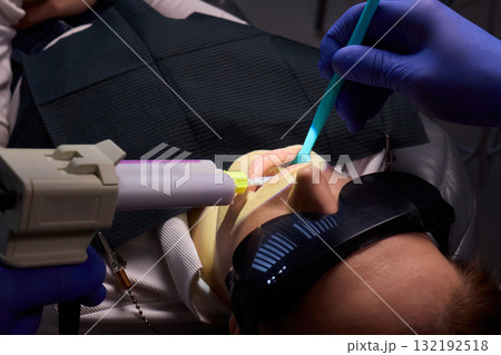 Modern Dental Treatment Utilizing Advanced Techniques in the Clinic for Optimal Care 132192518