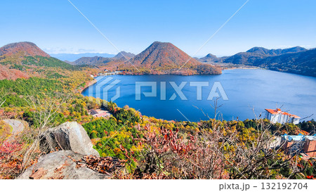 榛名山（秋）：掃部ヶ岳・硯岩からの眺め 132192704