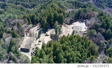 美濃国　岩村城　本丸上空　石垣群を望む 132193373
