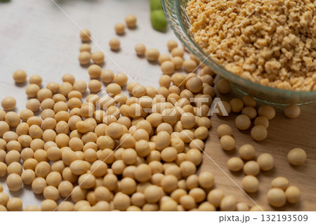 ボウルに入った大豆 132193509