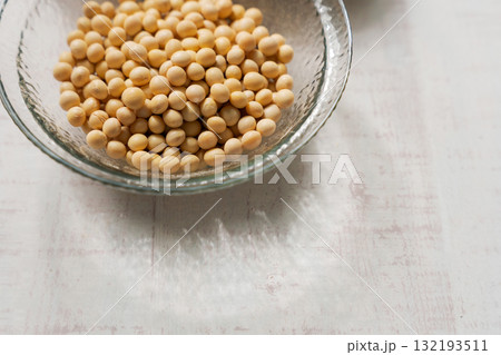 ボウルに入った大豆 ボウルに入った大豆 132193511