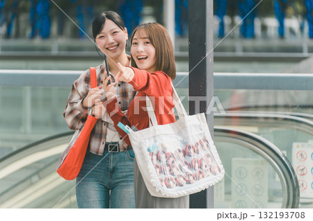 supporting my fave supporting my fave 132193708