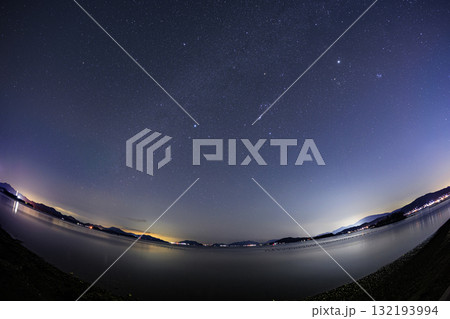 瀬戸内の冬の星景色　オリオン座と冬の大三角 132193994