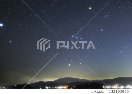 瀬戸内の冬の星景色 沈むオリオン座 瀬戸内の冬の星景色 沈むオリオン座 132193999