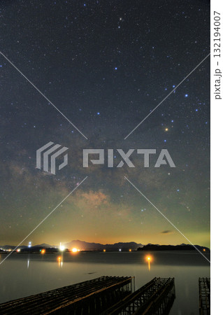 瀬戸内の冬の星景色　昇るさそり座天の川 132194007