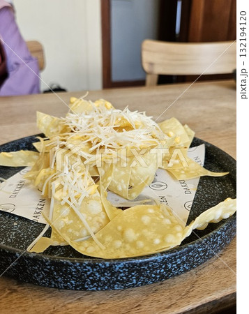 this is potato chip on plate 132194120