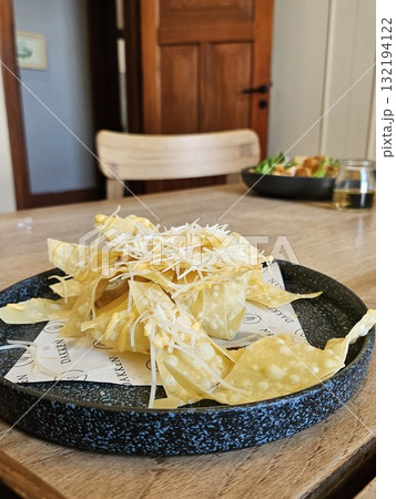 this is potato chip on plate 132194122