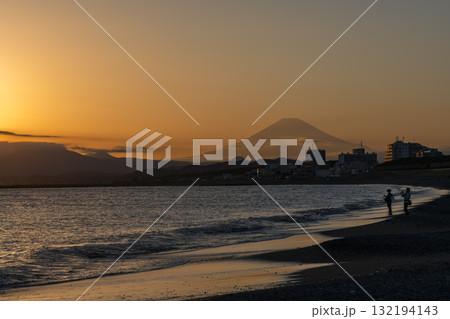 神奈川県茅ヶ崎海岸からの風景 神奈川県茅ヶ崎海岸からの風景 132194143