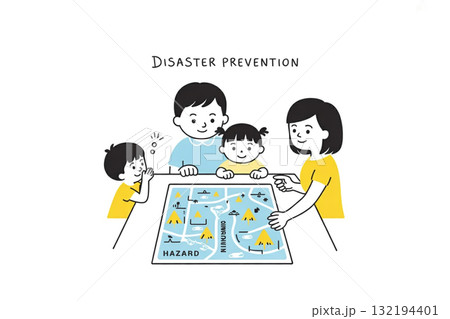 防災マップを確認する家族 防災マップを確認する家族 132194401