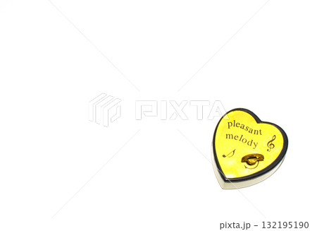 ハート型のオルゴール 132195190