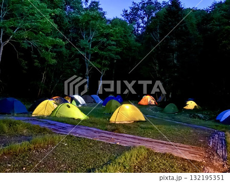 群馬・尾瀬沼と尾瀬ヶ原の間にある見晴の山小屋とキャンプ場 群馬・尾瀬沼と尾瀬ヶ原の間にある見晴の山小屋とキャンプ場 132195351