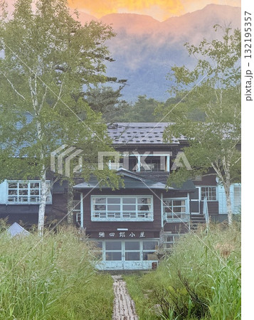 群馬・尾瀬沼と尾瀬ヶ原の間にある見晴の山小屋とキャンプ場 132195357