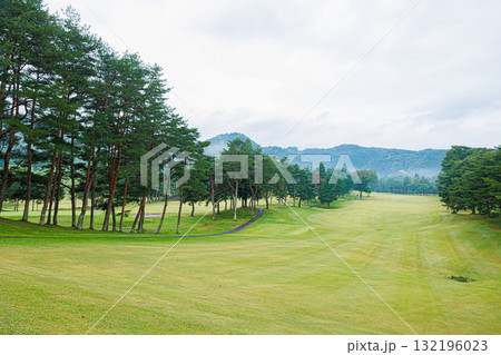 グリーンのあるゴルフ場のグリーン グリーンのあるゴルフ場のグリーン 132196023