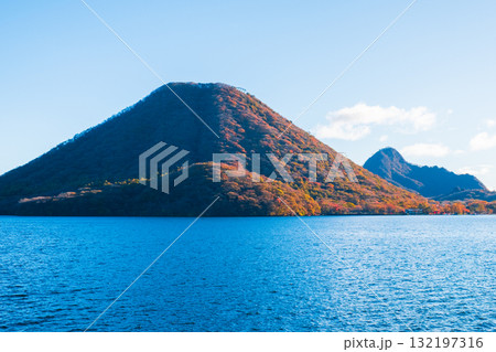 榛名山・榛名湖・榛名富士(秋) 榛名山・榛名湖・榛名富士(秋) 132197316