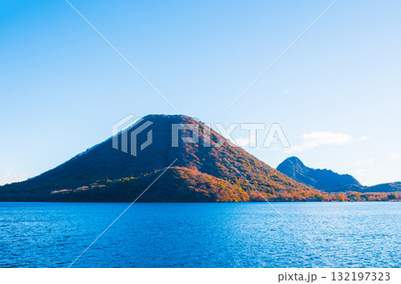 榛名山・榛名湖・榛名富士（秋） 132197323