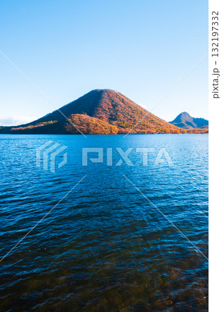 榛名山・榛名湖・榛名富士（秋） 132197332