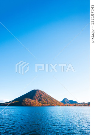榛名山・榛名湖・榛名富士(秋) 榛名山・榛名湖・榛名富士(秋) 132197345
