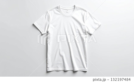 《AI画像》白バックの上に置かれた白いTシャツ 132197484