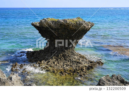 奥武島にある竜宮神の拝所　10月沖縄本島344奥武島・竜宮神の拝所 132200509