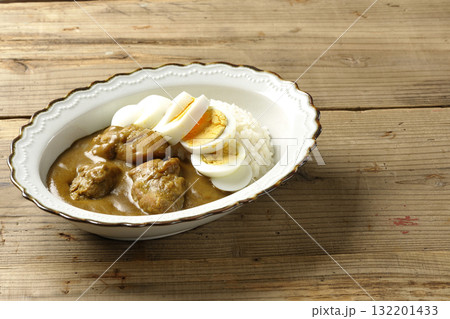 チキンカレーゆで卵乗せ 132201433