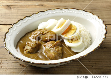 チキンカレーゆで卵乗せ 132201435