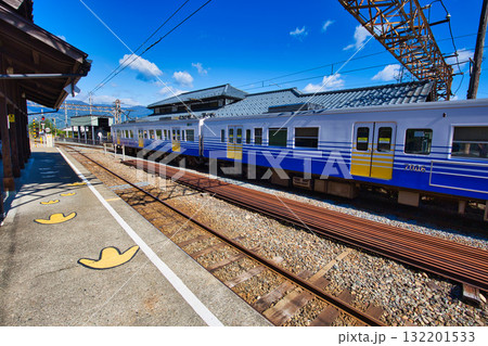 恐竜王国へようこそ、えちぜん鉄道勝山驛 132201533