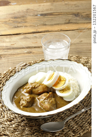 チキンカレーゆで卵乗せ チキンカレーゆで卵乗せ 132201567