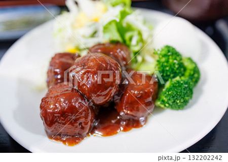 民宿の肉団子メインの美味しい朝食。民宿の美味しい晩ごはん。 沖縄県島尻郡慶良間諸島座間味島-2025 132202242