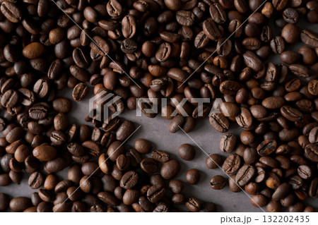 麻布とコーヒー豆 132202435
