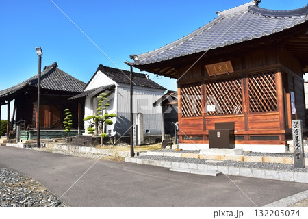 名古屋市 笠寺観音(笠覆寺)境内の善光寺堂と薬師堂 名古屋市 笠寺観音(笠覆寺)境内の善光寺堂と薬師堂 132205074