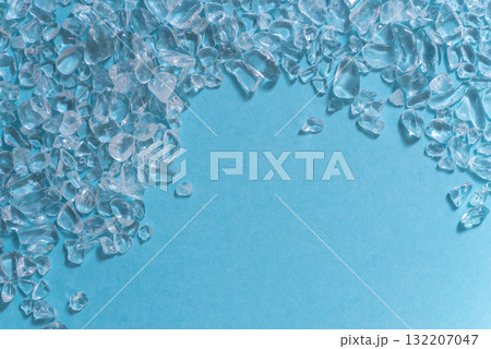 青背景に水晶 青背景に水晶 132207047