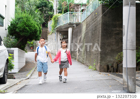 小学生　登下校　 132207310