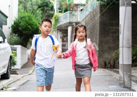 小学生　登下校　 132207311
