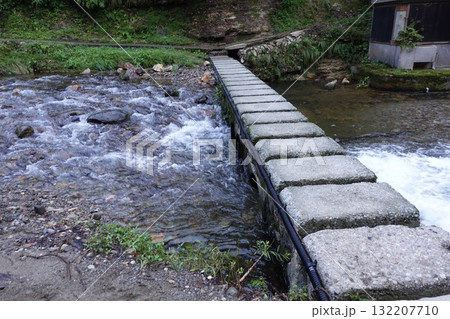 山形県尾花沢市 銀山温泉　江戸時代銀山鉱跡へ 132207710