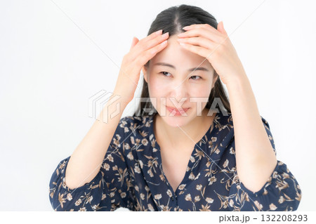 女性 ヘアケア 女性 ヘアケア 132208293