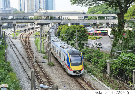クアラルンプール駅を出発する近郊電車 132209156