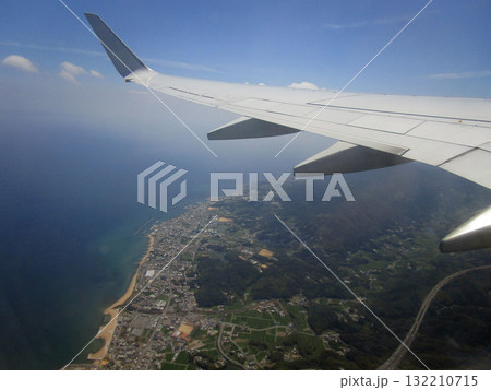 飛行機から見た兵庫県の海岸風景(航空写真) 飛行機から見た兵庫県の海岸風景(航空写真) 132210715