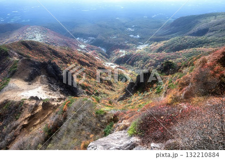 栃木県　紅葉真っ盛りの那須岳 132210884