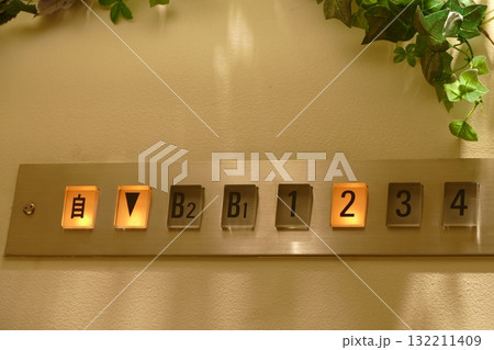 【エレベーターの階数表示】 132211409