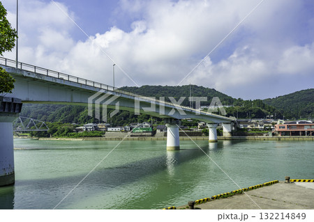 日向　美々津大橋と耳川　宮崎県日向市 132214849