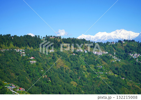 Snow Capped Kanchenjunga Mountain Peaks Towering Above Green Himalayan Hill Station Snow Capped Kanchenjunga Mountain Peaks Towering Above Green Himalayan Hill Station 132215008