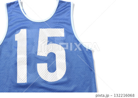 青のゼッケンを白背景で撮影 132216068