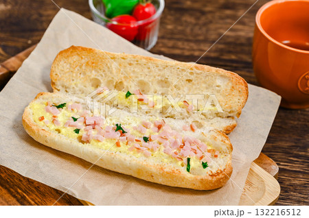 こんがり焼いたカスクート 132216512