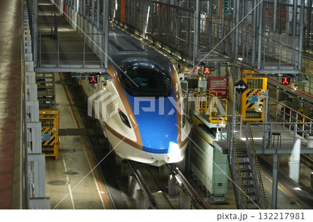 整備中の北陸新幹線 W7系 整備中の北陸新幹線 W7系 132217981