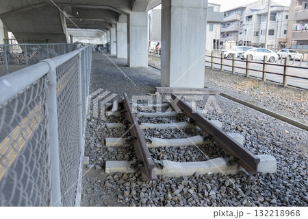 JR東海交通事業、小田井駅の高架下に設置されている用途不明のレール JR東海交通事業、小田井駅の高架下に設置されている用途不明のレール 132218968