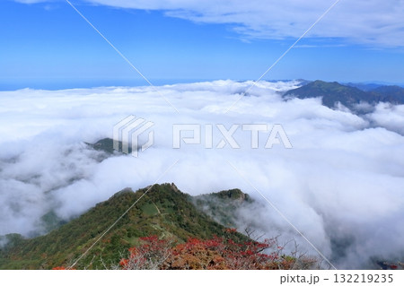石鎚山　弥山から雲海を眺める　（愛媛県　日本百名山） 132219235
