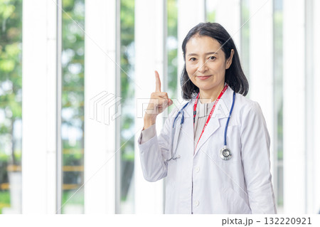 女性 医者 女性 医者 132220921