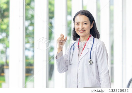 女性 医者 女性 医者 132220922